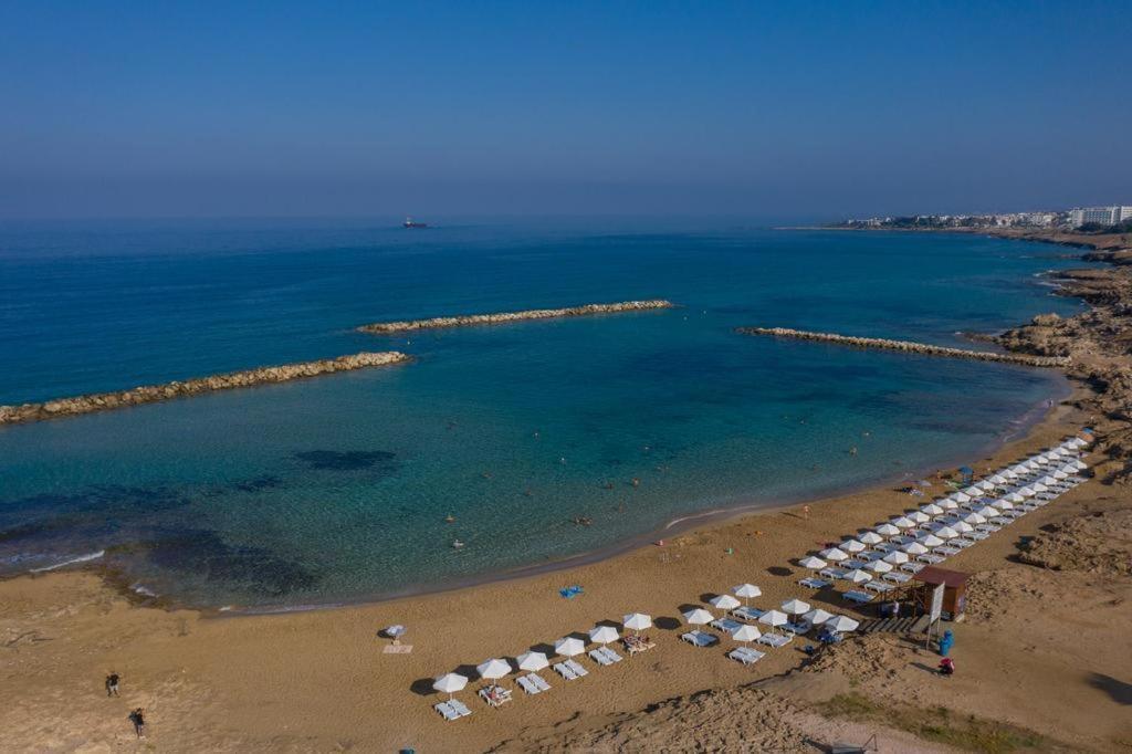 Cosea Living: Seaside 2 Bedroom Flat Kings Palace 209 Пафос Экстерьер фото