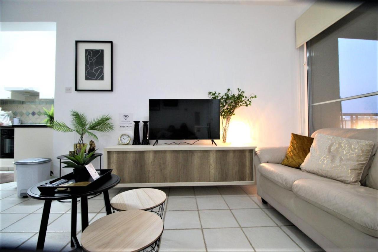 Cosea Living: Seaside 2 Bedroom Flat Kings Palace 209 Пафос Экстерьер фото